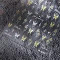 Stereo-Bronzing-Nagelaufkleber mit Schmetterlings- und Liliendesigns auf klarem Grund - Gelb-weißer Schmetterling Lilie (M682) / Mit Glasscherben-Effekt und Gelee-Kleber