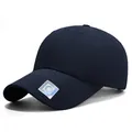 Cappellino da baseball blu scuro in tessuto a scacchi con adesivo olografico - Taglia Unica Regolabile / Blu Notte