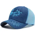 Gorra trucker de mezclilla azul con bordado Cute y diseño de corazón en relieve - Ajustable / Azul