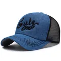 Gorra de béisbol de mezclilla azul y malla negra con bordado de corazón Cute - Ajustable / Negro