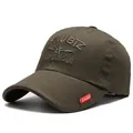 Donkerbruine katoenen baseballpet met A-KUBIZ borduursel en rood stoffen label - Verstelbaar / Legergroen