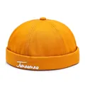 Retro mustard yellow docker hat with white cursive Jumaomao embroidery for men and women - Adjustable / Yellow