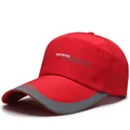 Rode sportieve honkbalpet van sneldrogende stof met modern atletisch tekstontwerp - Verstelbaar / Rood