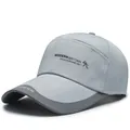 Lichtgrijze sneldrogende baseballcap met grafische print en lange zonneklep - Verstelbaar / Grijs