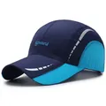 Cappellino sportivo bicolore blu scuro e blu elettrico in tessuto traspirante rapido - Regolabile / Blu scuro