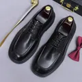 Classic black leather men's oxford shoes with elegant wingtip detail and stitching - EU 37 / Black