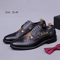 Chaussures richelieus noires pour femmes avec broderie dorée et détails fleuris - 35 / Style Femme / Noir