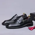 Mocassini classici in pelle nera da uomo con finitura opaca e suola resistente - 37 / Nero