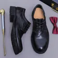 Klassieke zwarte lederen derby schoenen met dikke rubberen zool en witte stiksels - EU 40 / Zwart