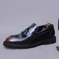 Mocassini da uomo in pelle sfumata marrone scuro con nappe doppie decorative - EU 37 / Marrone Patinato