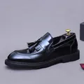 Mocassini classici neri in pelle lucida con nappe da uomo e suola in gomma spessa - EU 37 / Nero