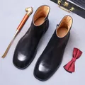 Stivali Chelsea da uomo in pelle nera con punta quadrata, cerniera laterale e accessori - 37 / Nero