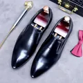 Formal black pointed-toe leather loafers for men with wooden shoe trees and gold detail - EU 37 / Black