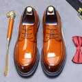 Polished caramel orange leather derby shoes for men with lion shoehorn and bowtie - EU 37 / Brown