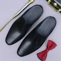 Muli da uomo in pelle nera con design traforato traspirante e stile retrò casual - EU 37 / Nero
