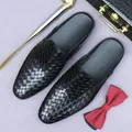 Mules de cuero trenzado negro para hombre con acabado brillante y estilo elegante - EU 37 / Negro