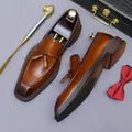 Mocassini in pelle marrone con nappe da uomo con cuciture artigianali e stile business - EU 37 / Marrone