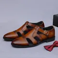 Mocasines de cuero marrón caramelo para hombre con diseño calado y hebilla de metal fina - EU 37 / Marrón