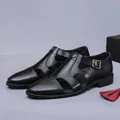 Sandalias de cuero negro para hombre con diseño calado y detalle de hebilla metal - EU 37 / Negro