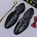 Sandali vintage da uomo in pelle nera con fibbia Monk strap e dettagli geometrici forati - EU 37 / Nero