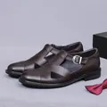 Sandalias de negocios para hombre en cuero marrón oscuro con hebilla en set de regalo - EU 37 / Café
