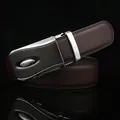 Klassischer Herrenledergürtel mit Automatikschließe, Lychee-Struktur und Metallic-Finish - Braun / 120cm