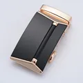 Detail of a 3.5cm wide men's automatic belt buckle in gold alloy and black matte panels - Black and Gold (057)
