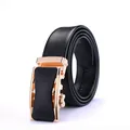 Cintura da uomo in pelle litchi nera con fibbia automatica in lega color oro - 115-125cm / Fibbia Oro Nero (CX)