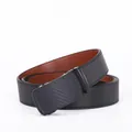 Cintura automatica da uomo in pelle nera testurizzata con interno marrone e fibbia con greca - 120 / Nero