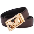 Detail van een bruine lederen riem met een gouden automatische adelaarsgesp - 120 / Gouden Gesp Bruin