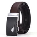 Vue détaillée de la ceinture en cuir marron foncé avec boucle automatique noire et argent - 110-130 / 070 Noir Marron