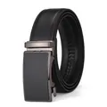 Cintura da uomo in vera pelle nera con fibbia automatica grigio opaco su sfondo bianco - 217 Nero