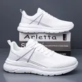 Weiße Herren-Laufschuhe aus atmungsaktivem Mesh mit leichter Dämpfungssohle - EU 38 / Weiß
