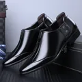Scarpe formali da uomo nere a punta per business con eleganti dettagli in rivetti - EU 38 / Scarpe Nere Tinta Unita
