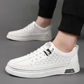 Zapatillas blancas de hombre en ecocuero con textura triangular y suela gruesa suave - EU 38 / Blanco