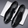Scarpe Derby da uomo in pelle nera traforata con design traspirante e lavorazione - EU 38 / Nero Intagliato