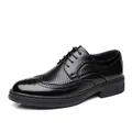 Scarpe Brogue nere classiche da uomo con eleganti dettagli intagliati e suola in gomma - EU 38 / Nero Intagliato