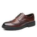 Scarpe stringate brogue marroni da uomo con motivi traforati e punta sfumata di nero - EU 38 / Tan Traforato