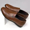 Men's brown leather loafers with textured finish and side stripe detail on white base - EU 38 / Standard / Brown