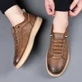 Sneakers retrò uomo in pelle martellata marrone scuro con spessa suola in gomma kaki - 38 / Stile Foderato in Pile / Kaki