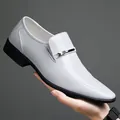 Polierte weiße Lackleder-Herrenschuhe für Business mit eleganter Metallschnalle - Weiß Standard