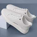 Men's white slip-on leather sneakers with low-top retro casual design and printed logo - EU 38 / White (7156)