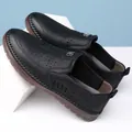 Mocassins pour hommes en cuir grainé noir avec des détails perforés respirants - 38 / Style Évidé / Noir