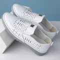 Mocassins blancs respirants pour hommes avec tige perforée et semelle grise souple - 38 / Style Évidé / Blanc