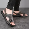 Sandalias de cuero marrón oscuro para hombre con correa ajustable y suela gruesa antideslizante - EU 38 / Gris