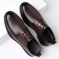 Dunkelbraune Herren-Lederschuhe mit atmungsaktivem Lochmuster und weicher Gummisohle - EU 37 / Hohl Braun