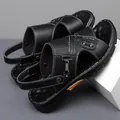 Herren Sandalen aus schwarzem Leder mit weißen Kontrastnähten und Fersenriemen - EU 38 / Schwarz