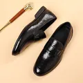 Classic black leather loafers for men with elegant metallic V-shaped buckle ornament - EU 38 / Black Single Lining