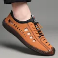 Herren Leder-Sandalen in Hellbraun mit elastischem Kordelzug und Gummisohle - EU 38 / Braun