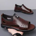 Sandalias de exterior para hombre en cuero marrón oscuro con etiquetas de moda y suelas - EU 38 / Marrón